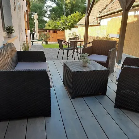 Maja Vendeghaz Dunaalmás