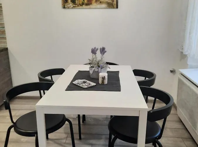 Maja Vendeghaz Apartament *